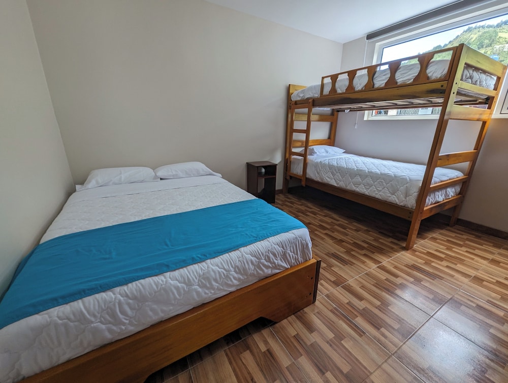 Classic Quadruple Room, Private Bathroom, City View photo 3