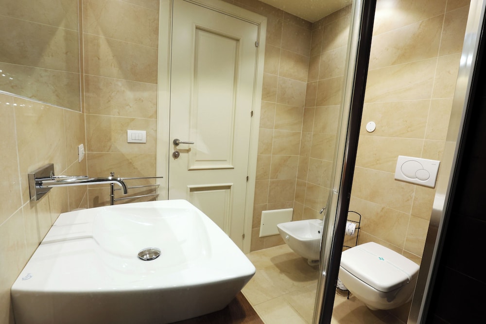Deluxe Double or Twin Room - Photo 3