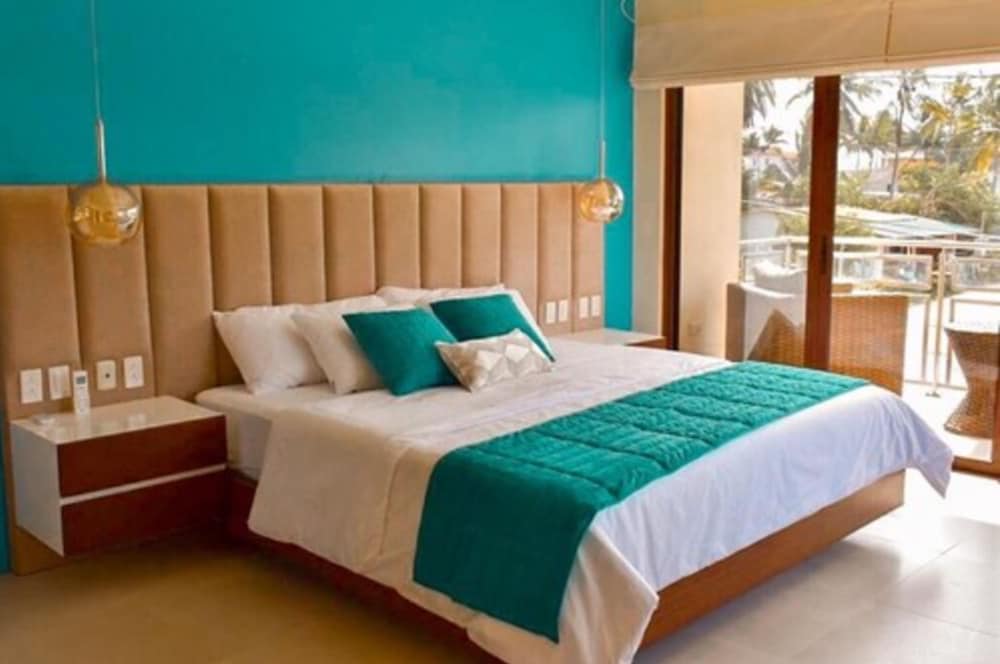 Superior Room, 1 King Bed, Lake View photo 3