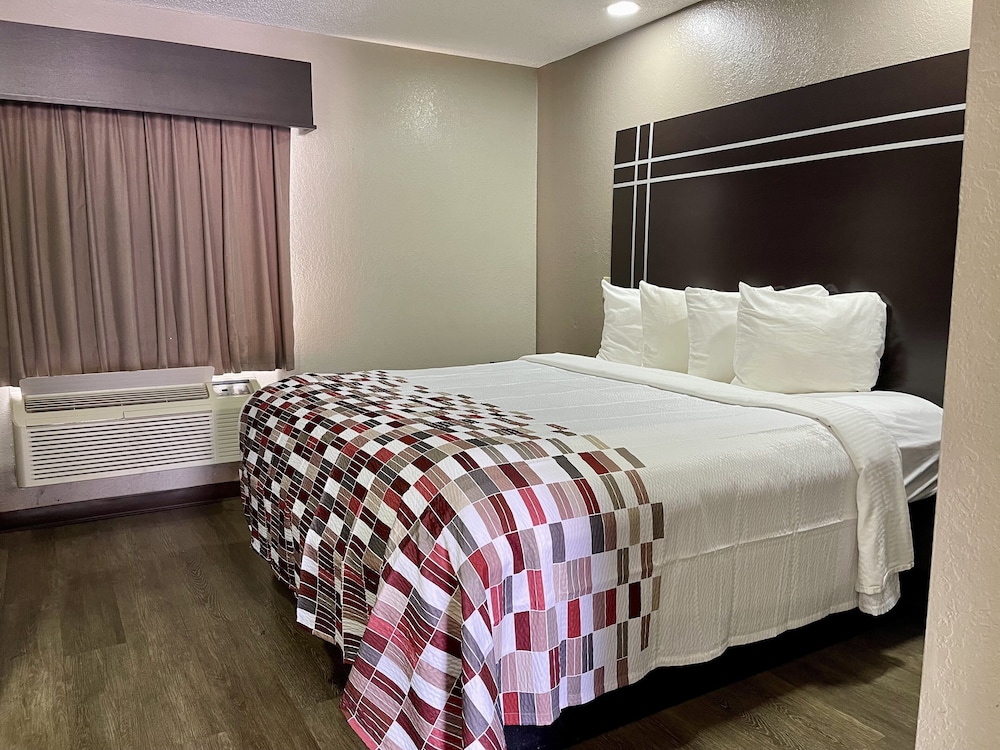 Suite, 1 King Bed, Non Smoking photo 1
