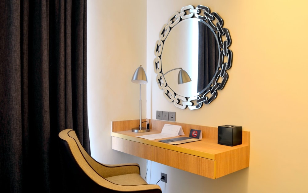 Deluxe King Bed with Breakfast photo 3