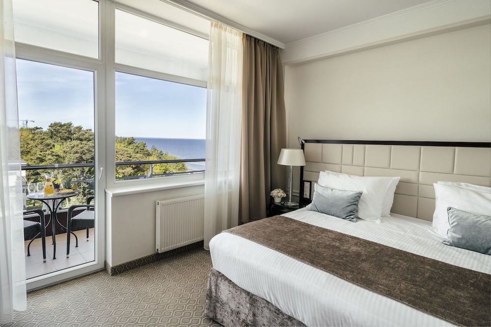 Executive Suite - Photo 1