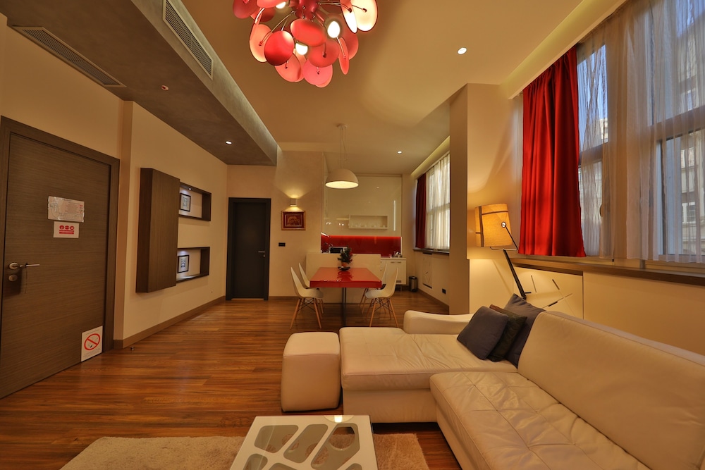 Royal Apartment, 1 Bedroom, Hot Tub - Photo 5
