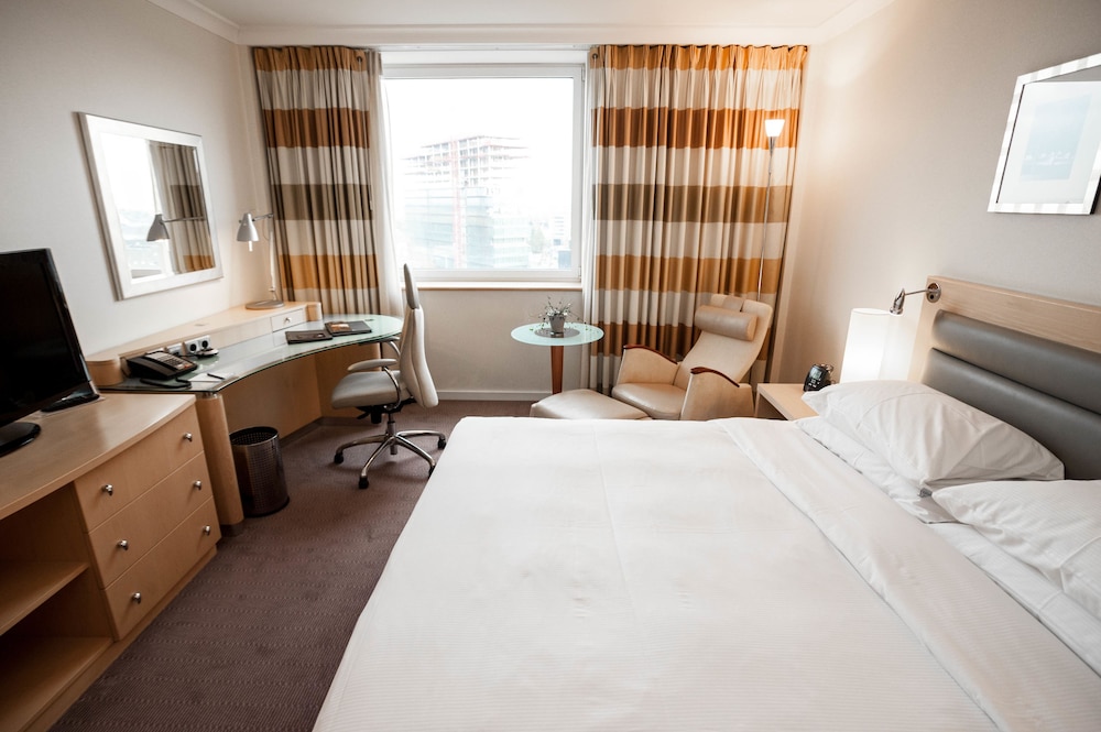 Executive Room, 1 Queen Bed, Club Lounge Access