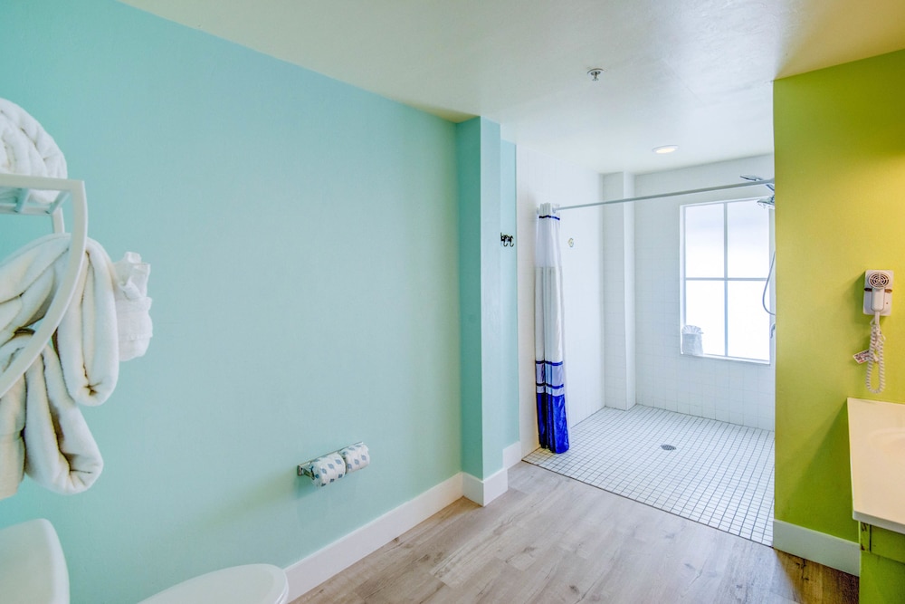 Deluxe Junior Suite - Photo 10