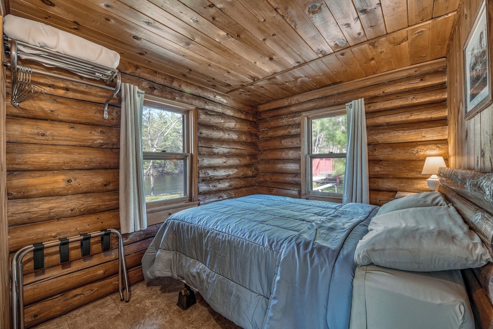 Cabin 8 photo 1
