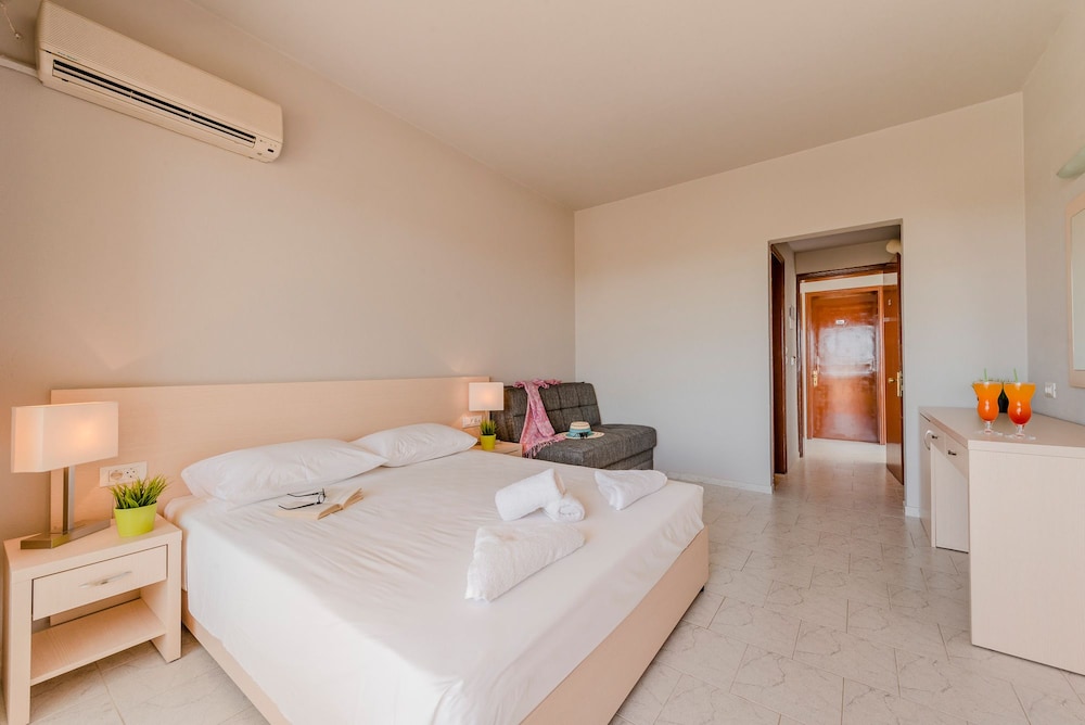 Superior Double or Twin Room - Photo 2