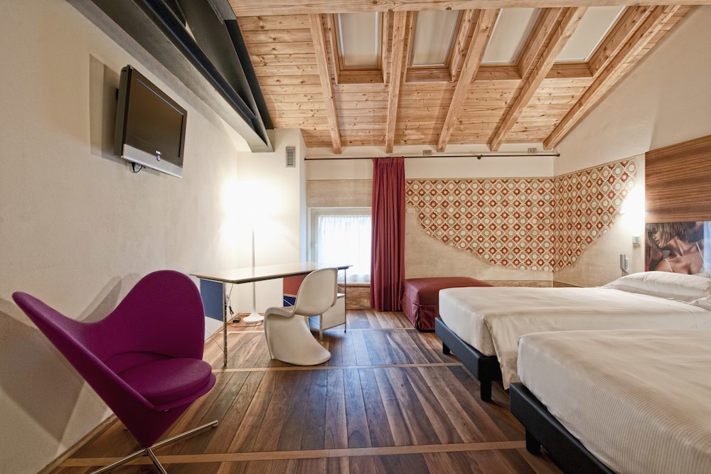 Deluxe Double Room photo 3