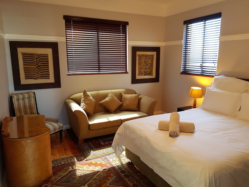 Classic Apartment, 2 Bedrooms, Partial Ocean View