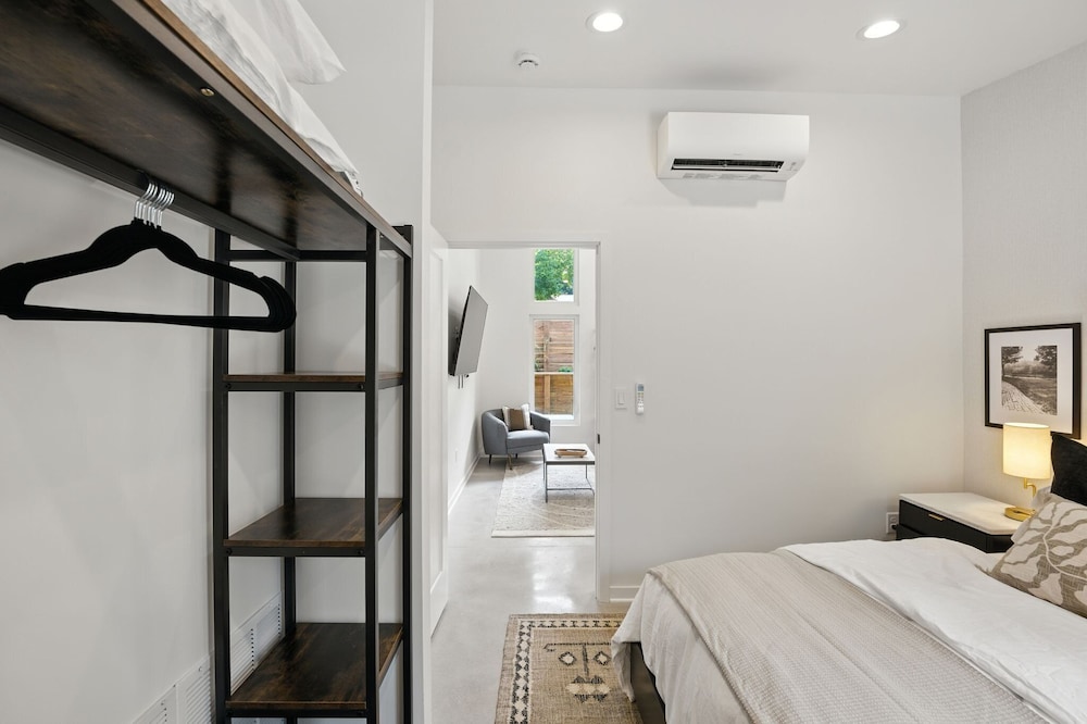 Townhome, 1 Bedroom photo 2