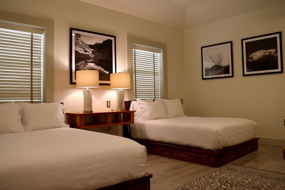 Deluxe Room, 2 Double Beds photo 2