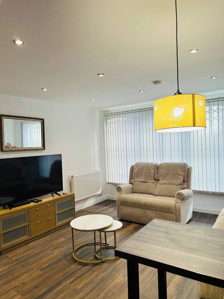 Charming 1-bedroom Apartment in Central Northampton, Foto 8