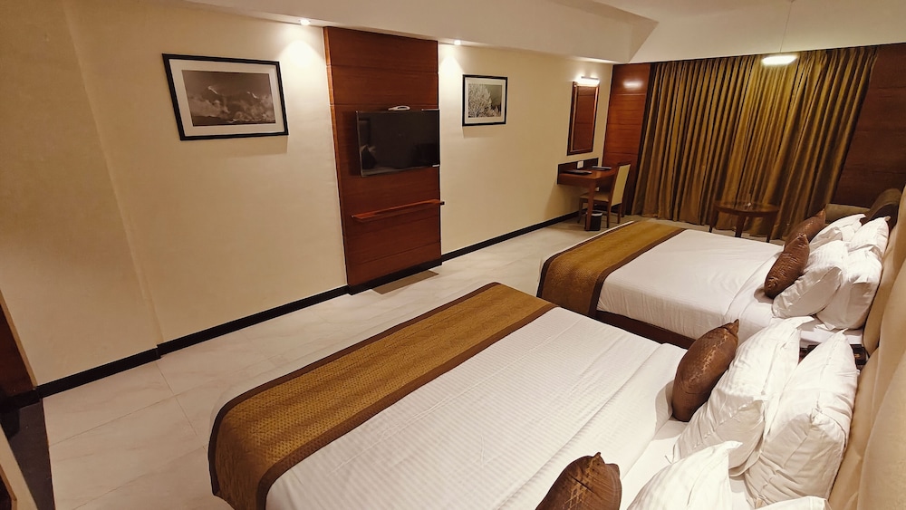 Luxury Suite - Photo 12