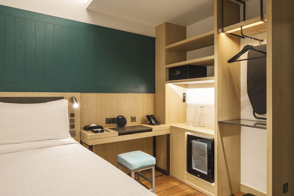 Standard Room, No Window photo 3