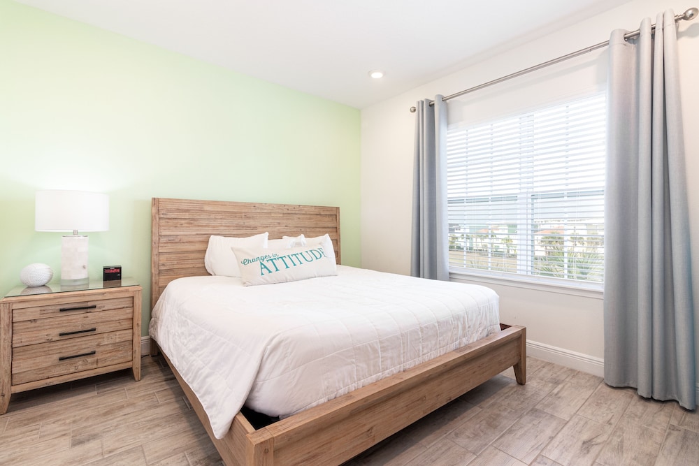 House, Multiple Beds, Pool View (Four Bedroom)