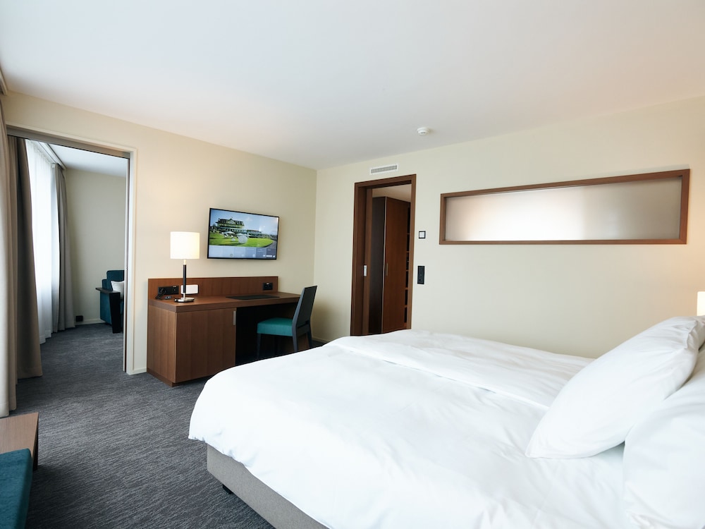 Suite, Balcony, Lakeside photo 3