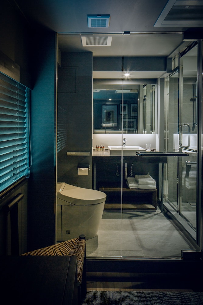 Single Room thumbnail 6