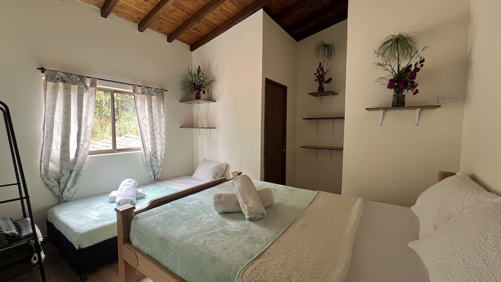Comfort Room, Multiple Beds, Mountainside