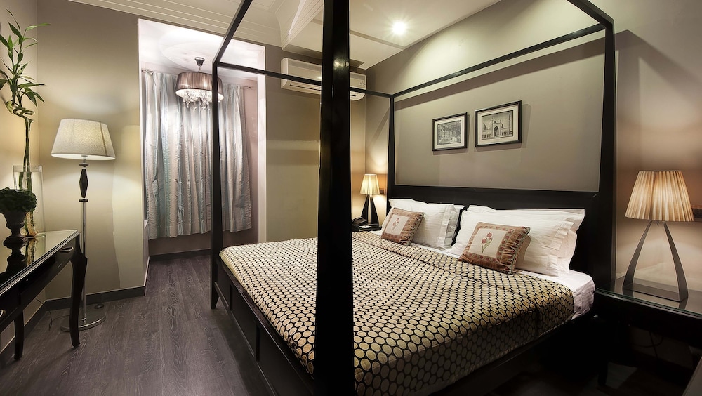Suite with Airport Pickup thumbnail 6