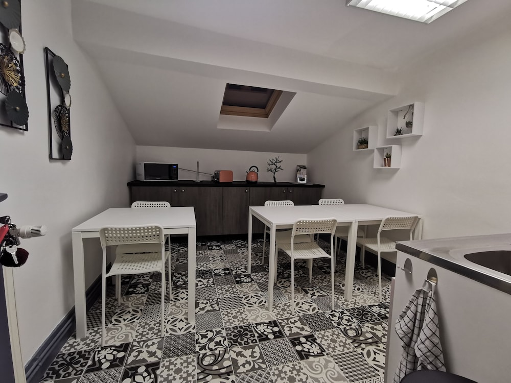 City Room photo 3