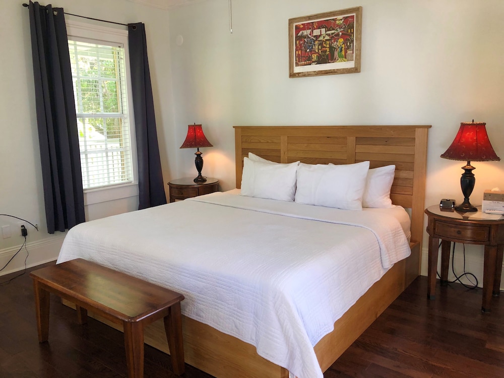 Deluxe King (Private Balcony/Veranda) Adults Only photo 2