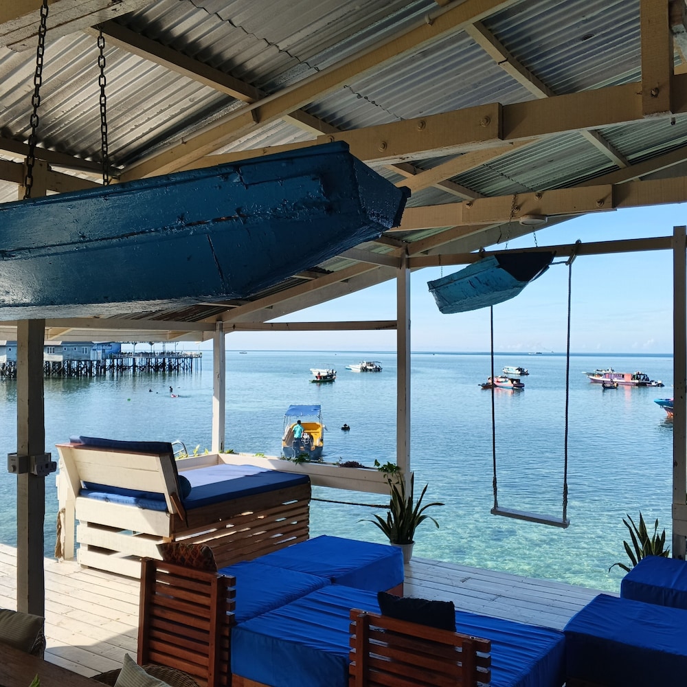 Deluxe Double Room, 1 Queen Bed, Patio, Sea View photo 2