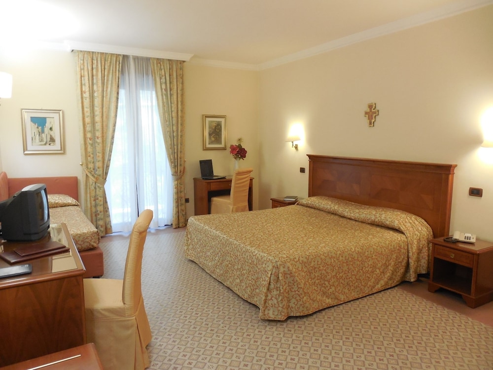 Double Room with Extra Bed photo 1