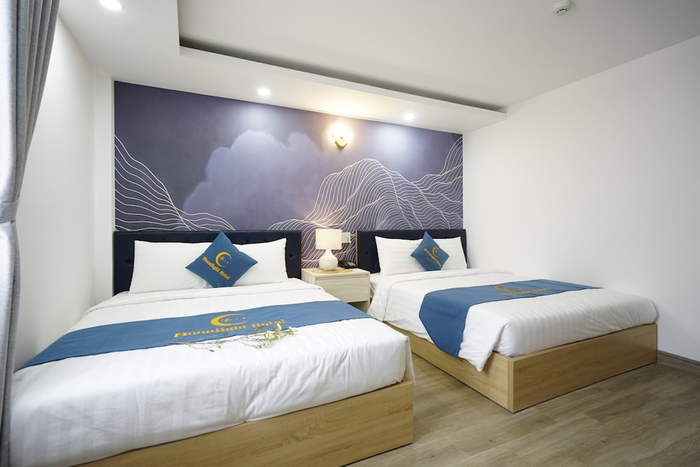 Deluxe Twin Room, 2 Double Beds, City View - Photo 11
