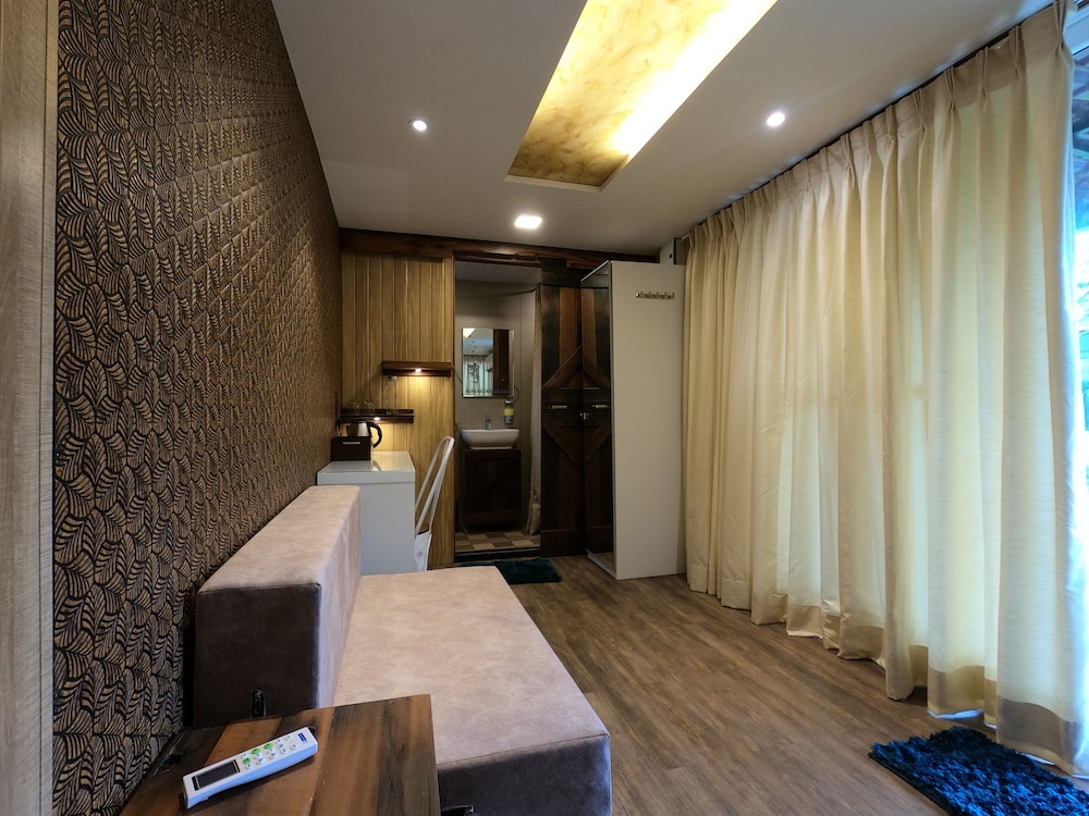 Upper Deck - Photo 5