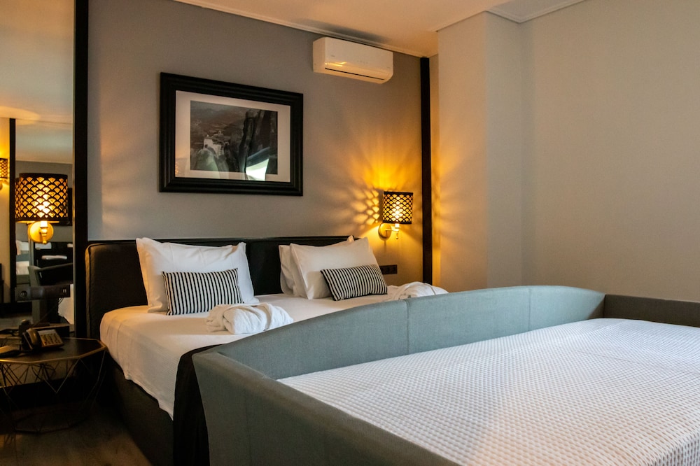 Triple Room thumbnail 5