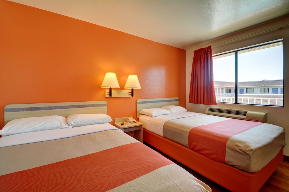 Standard Room, 2 Double Beds, Non Smoking photo 1