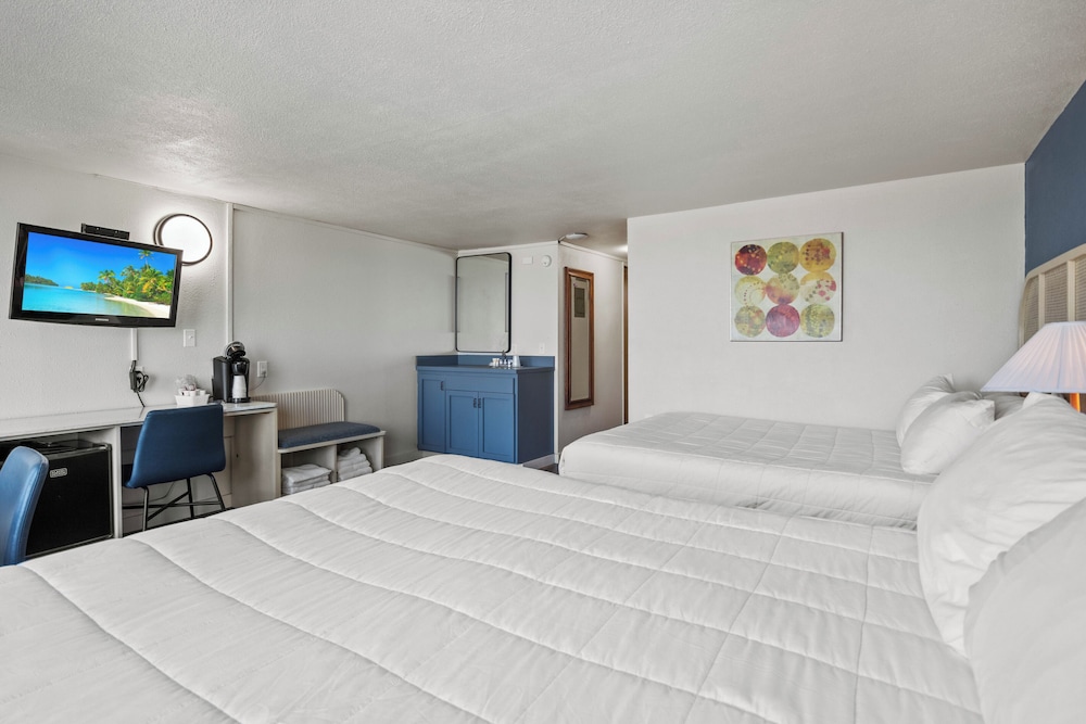 Three Queen Room with Ocean View photo 3