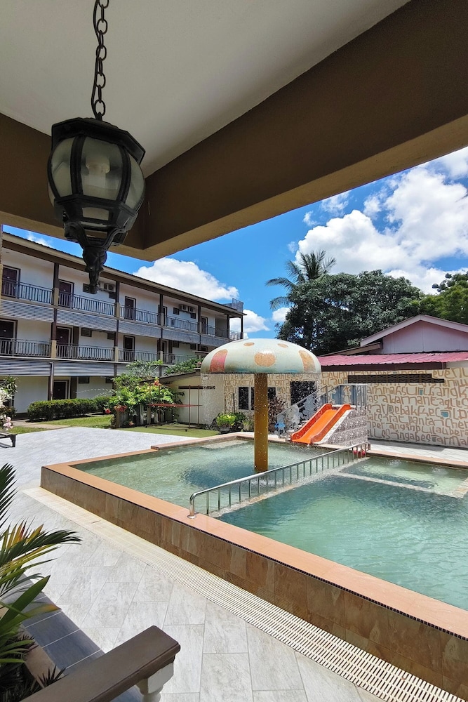 Deluxe Room, Pool View photo 2
