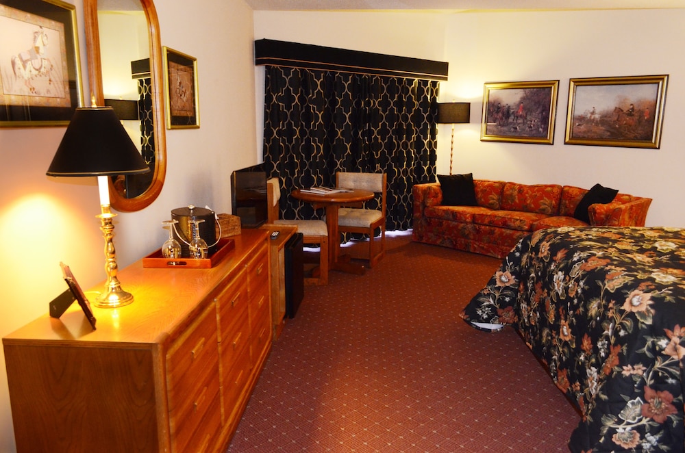 Deluxe Room, 1 Queen Bed - Ski Passes available at property photo 2
