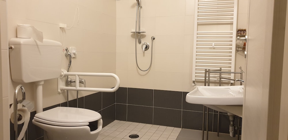 Superior Quadruple Room, Multiple Beds, Accessible photo 3