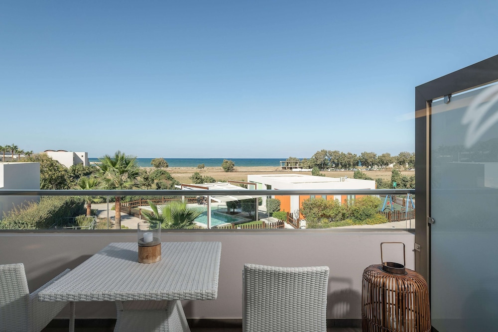 Deluxe Room, Partial Ocean View