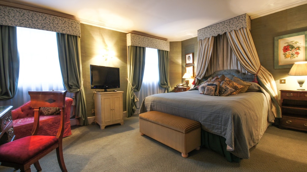 Two Bedroom Apartment Suite with Kitchenette photo 1