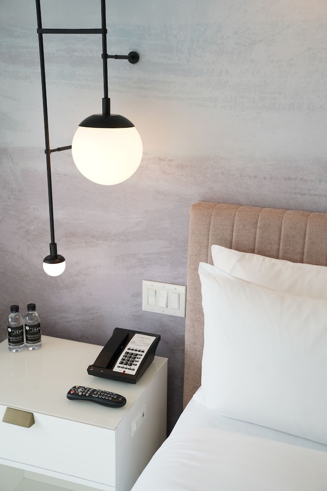 Deluxe Room, 1 King Bed, Accessible (Roll-In Shower, Mobilty & Hearing)