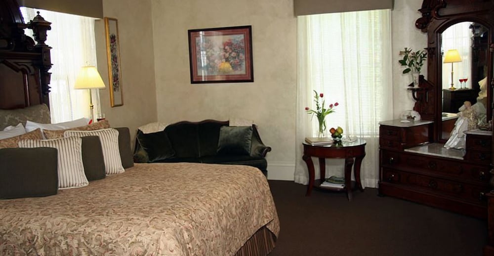 The anniversary suite photo 3