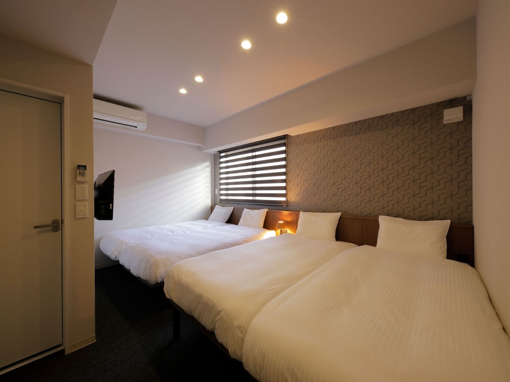 4-Bed Room - Non Smoking photo 1