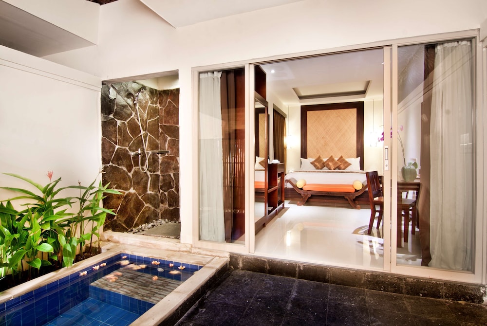 Standard Villa, 1 Queen Bed, Non Smoking, Jetted Tub photo 3