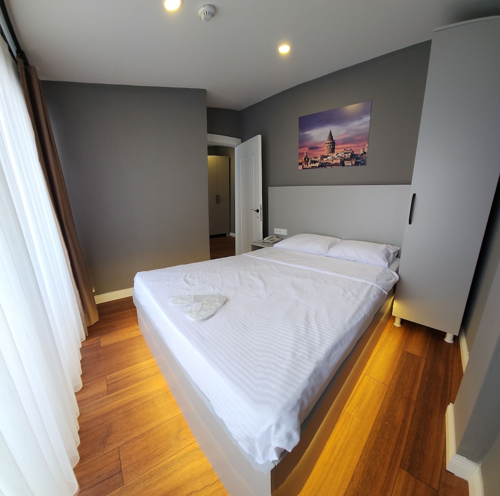 Family Suite, 1 Bedroom, City View photo 2