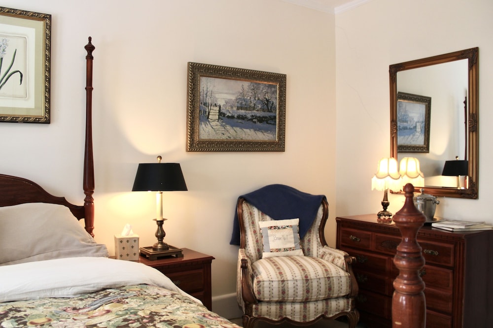 Standard Room, 1 Queen Bed, Non Smoking (Blue and White) photo 3