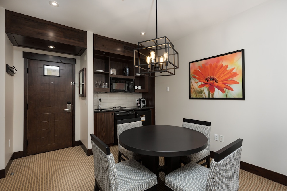 One bedroom Condominium, 2 queens beds - Photo 3