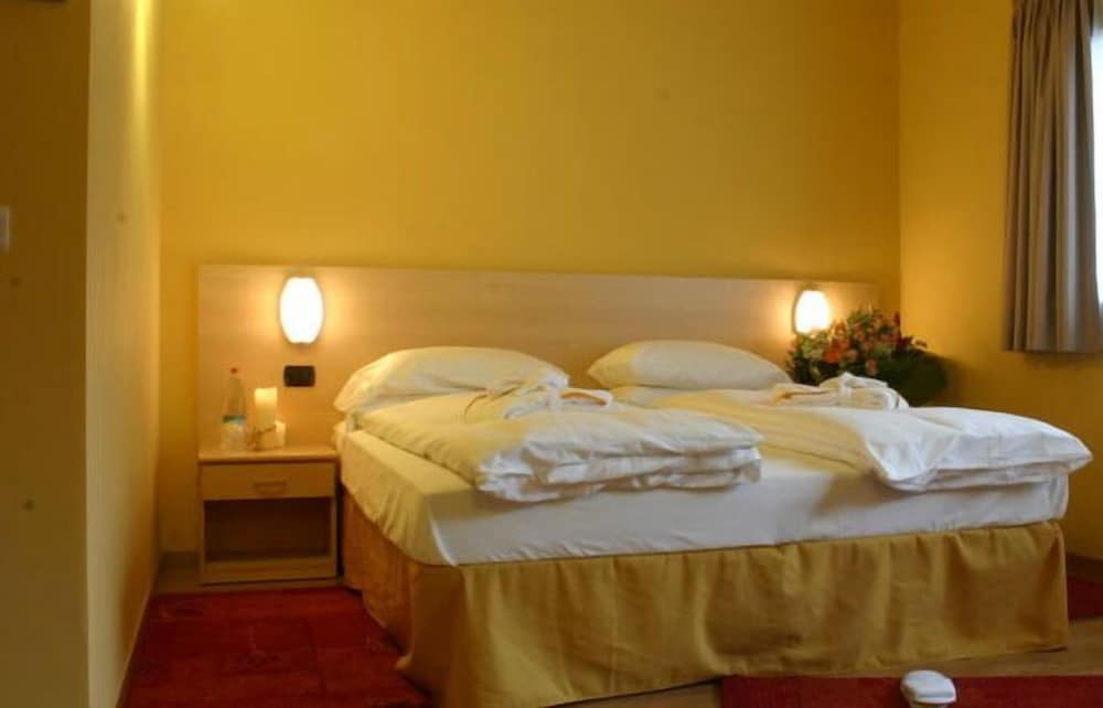 Economy Triple Room photo 1