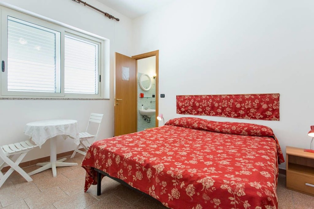 Deluxe Double or Twin Room, Garden View photo 2