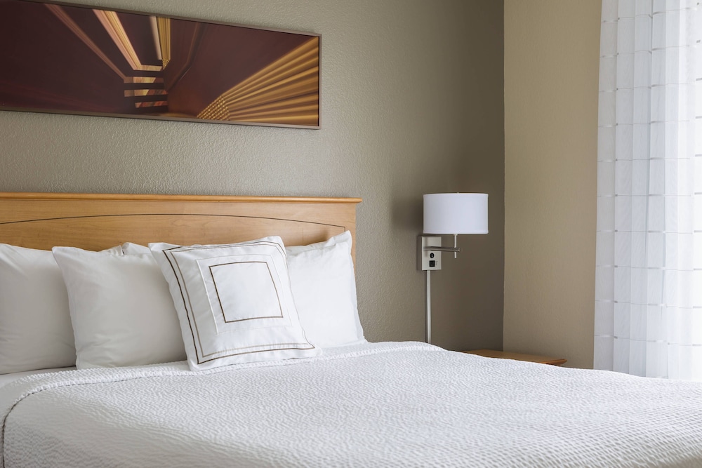 Suite, 1 Bedroom - Photo 3