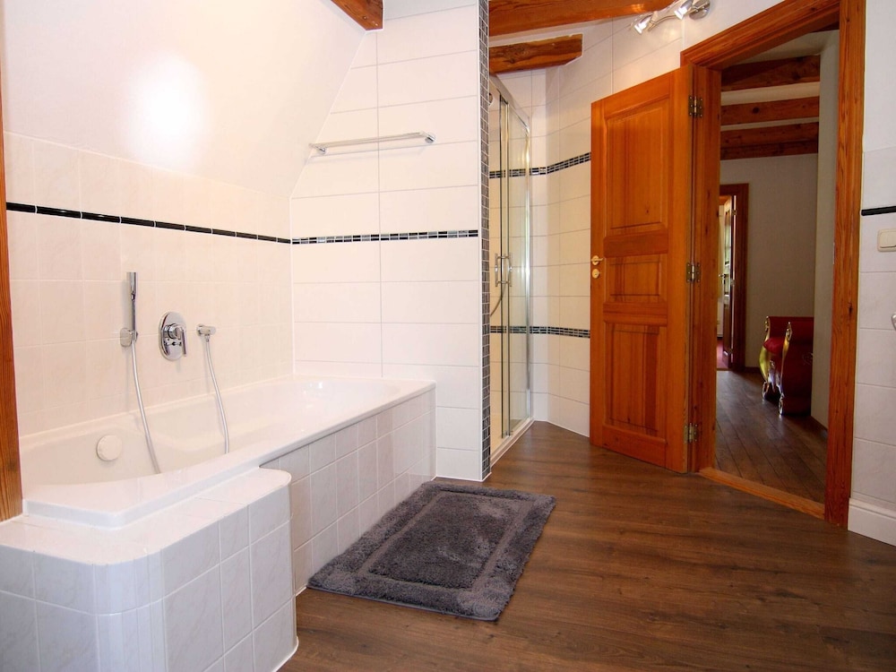 Deluxe House, 4 Bedrooms photo 2