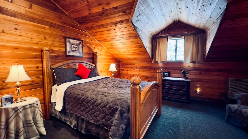Room, 1 Queen Bed, Non Smoking, Shared Bathroom