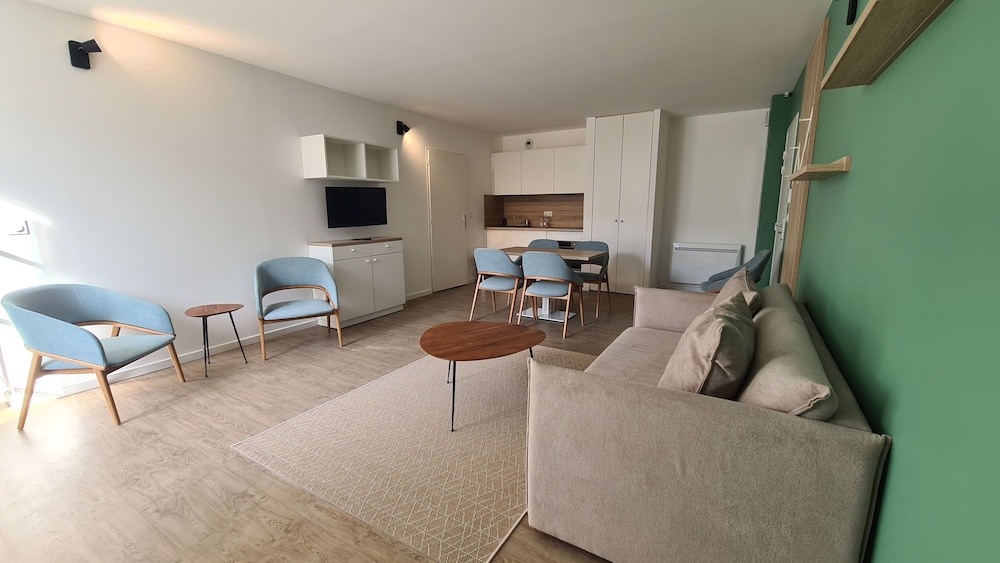 Family Apartment - Photo 2